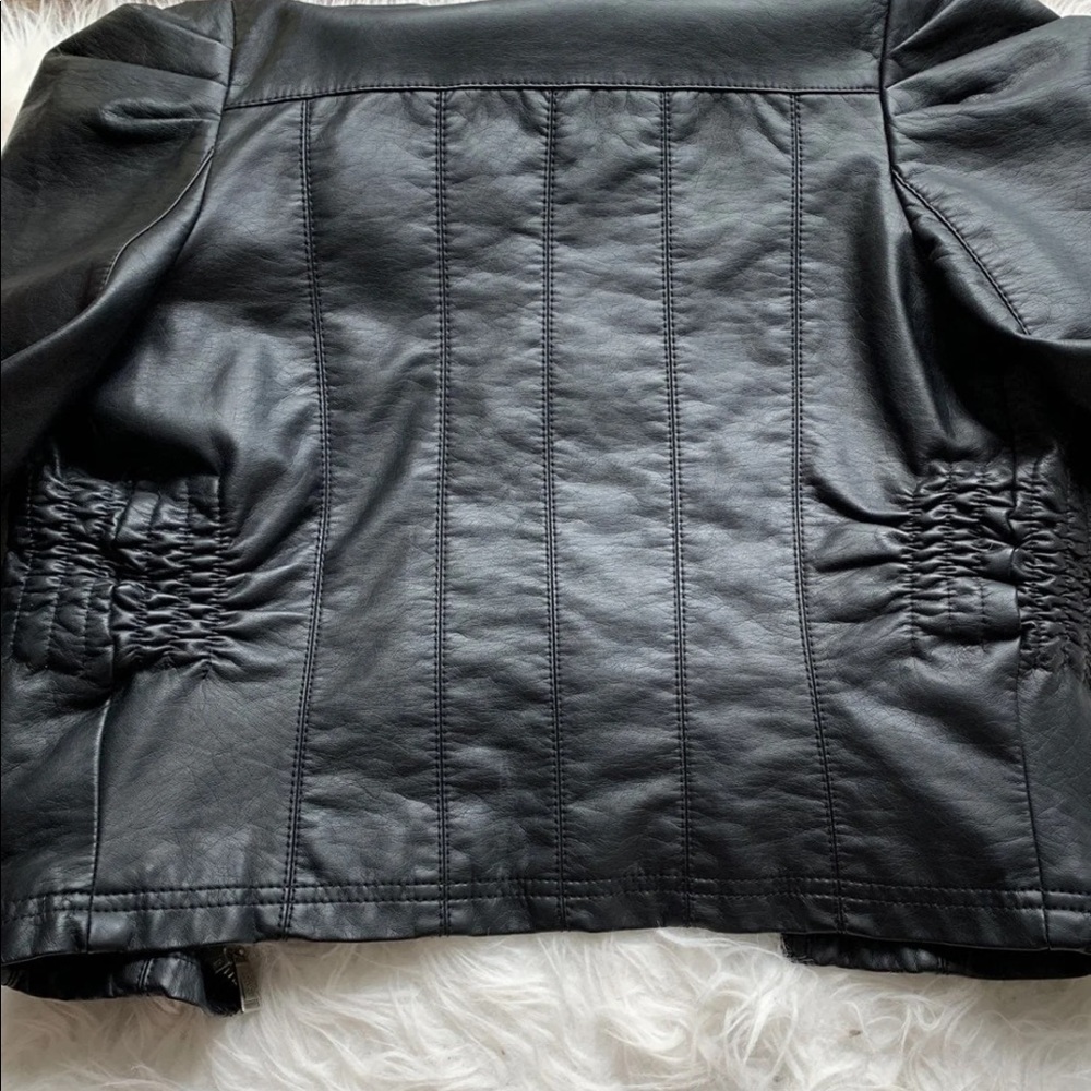 leather jacket - Picture 3 of 3